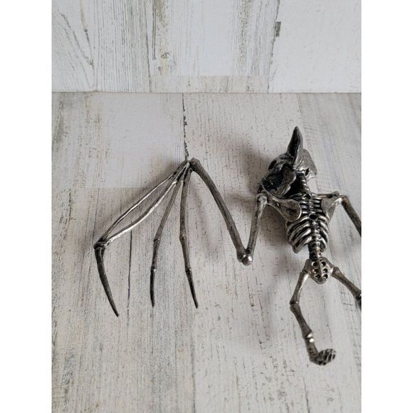 Crazy bonez metallic hanging bat prop decor Halloween scary - Picture 6 of 8